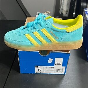 Adidas women’s handball spezial Sneakers - Turquoise and Yellow